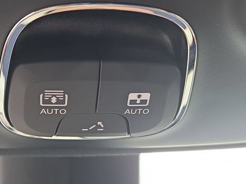 Certified 2023 Jeep Compass Limited w/ Sun and Sound Group AWD/4WD image 31