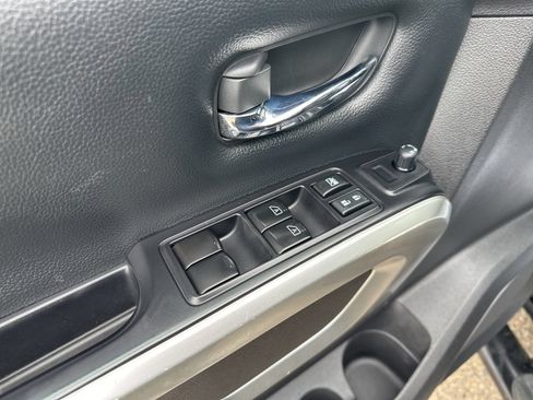 Used 2017 Nissan Titan SV AWD/4WD image 22