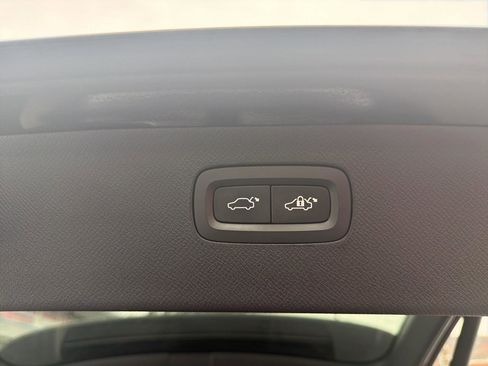 Used 2016 Volvo XC90 T6 Momentum w/ Momentum Plus Package image 12