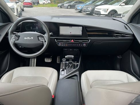 Used 2023 Kia Niro EX Touring image 27
