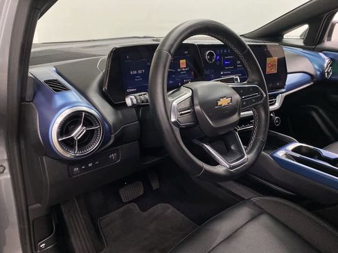 Used 2025 Chevrolet Equinox EV LT w/ Convenience Package image 2