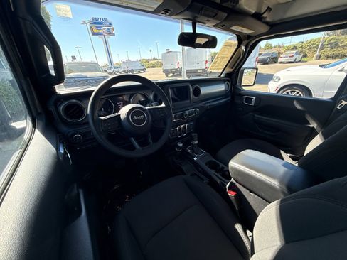 Used 2023 Jeep Wrangler Unlimited AWD/4WD image 9