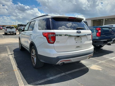 Used 2016 Ford Explorer XLT w/ Equipment Group 202A image 4