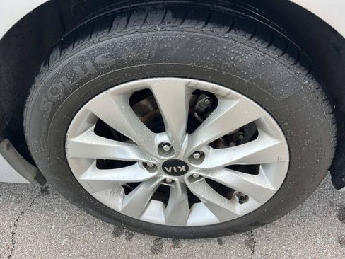 Used 2017 Kia Optima LX FWD image 10