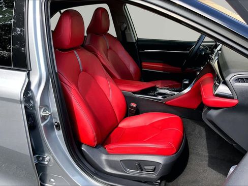 Used 2019 Toyota Camry XSE FWD image 9