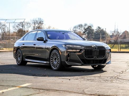 Used 2025 BMW 760i xDrive w/ Executive Package image 7