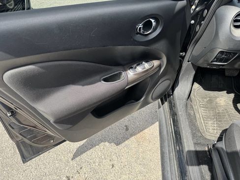 Used 2014 Nissan Juke SV image 11