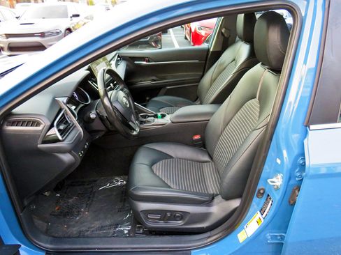 Used 2023 Toyota Camry SE w/ Convenience Package image 11