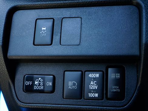 Used 2020 Toyota Tacoma TRD Off-Road w/ Technology Package image 18