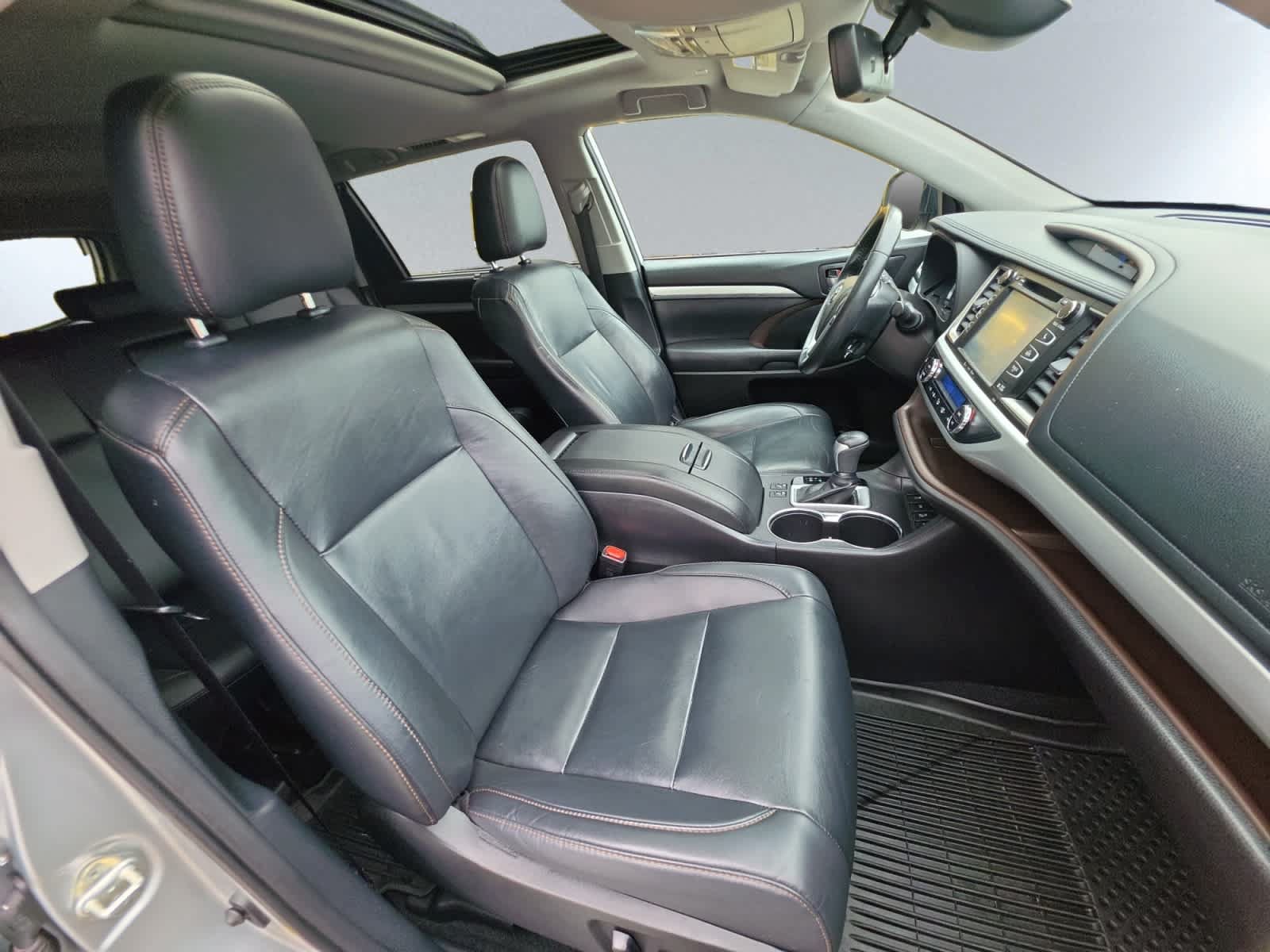 Used 2019 Toyota Highlander XLE AWD/4WD image 20