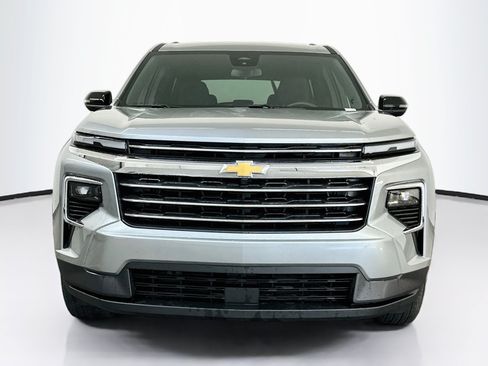 Used 2025 Chevrolet Traverse LT AWD/4WD image 2