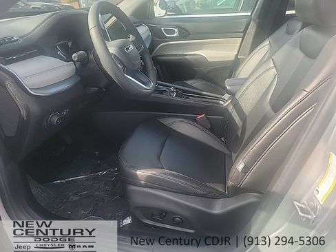 Used 2025 Jeep Compass Limited AWD/4WD image 6