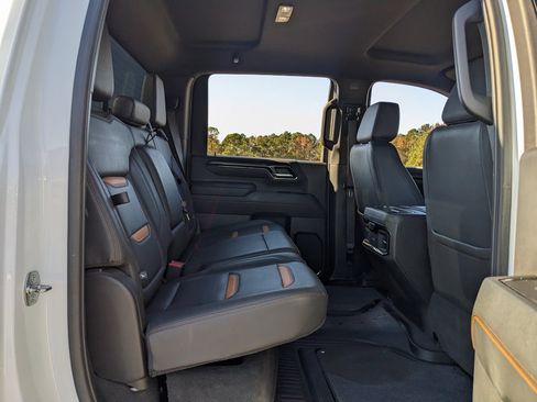 Used 2024 GMC Sierra 2500 AT4 image 46