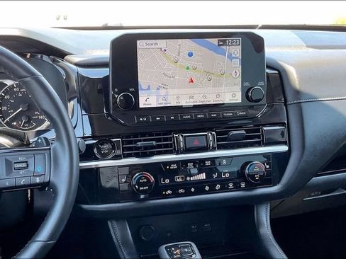 Used 2025 Nissan Pathfinder SL w/ Lighting Package (N92) AWD/4WD image 5