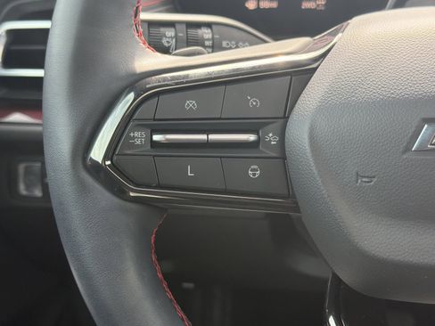 Used 2024 Chevrolet Traverse RS AWD/4WD image 19