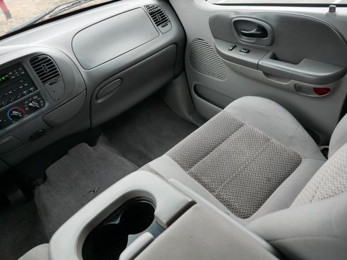 Used 2002 Ford F150 XLT image 11