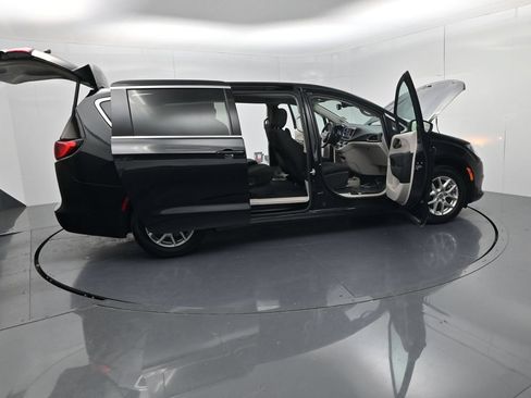 Used 2023 Chrysler Voyager LX FWD image 51