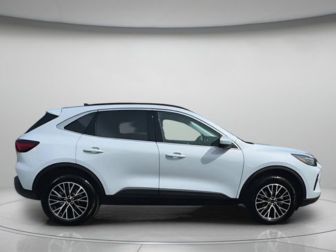 New 2026 Ford Escape PHEV w/ PHEV Premium Package image 35