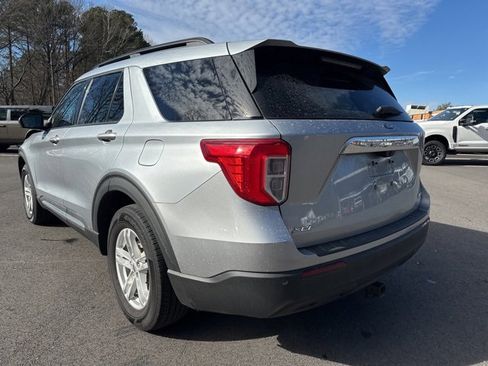 Used 2023 Ford Explorer XLT image 3