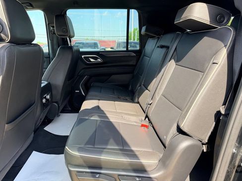 Used 2023 GMC Yukon XL SLT AWD/4WD image 27