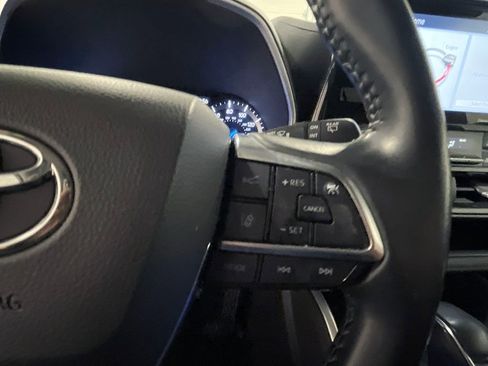 Used 2021 Toyota Highlander XLE image 38