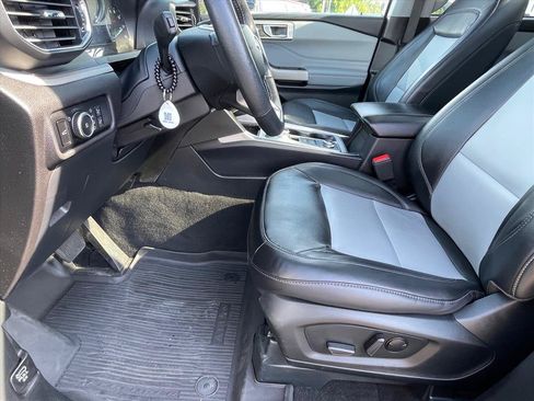 Used 2023 Ford Explorer XLT w/ Equipment Group 202A AWD/4WD image 23