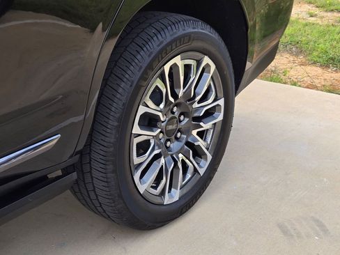 Used 2023 GMC Yukon Denali Ultimate image 5