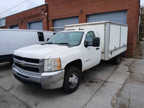 Used 2007 Chevrolet Silverado 3500 W/T image 2