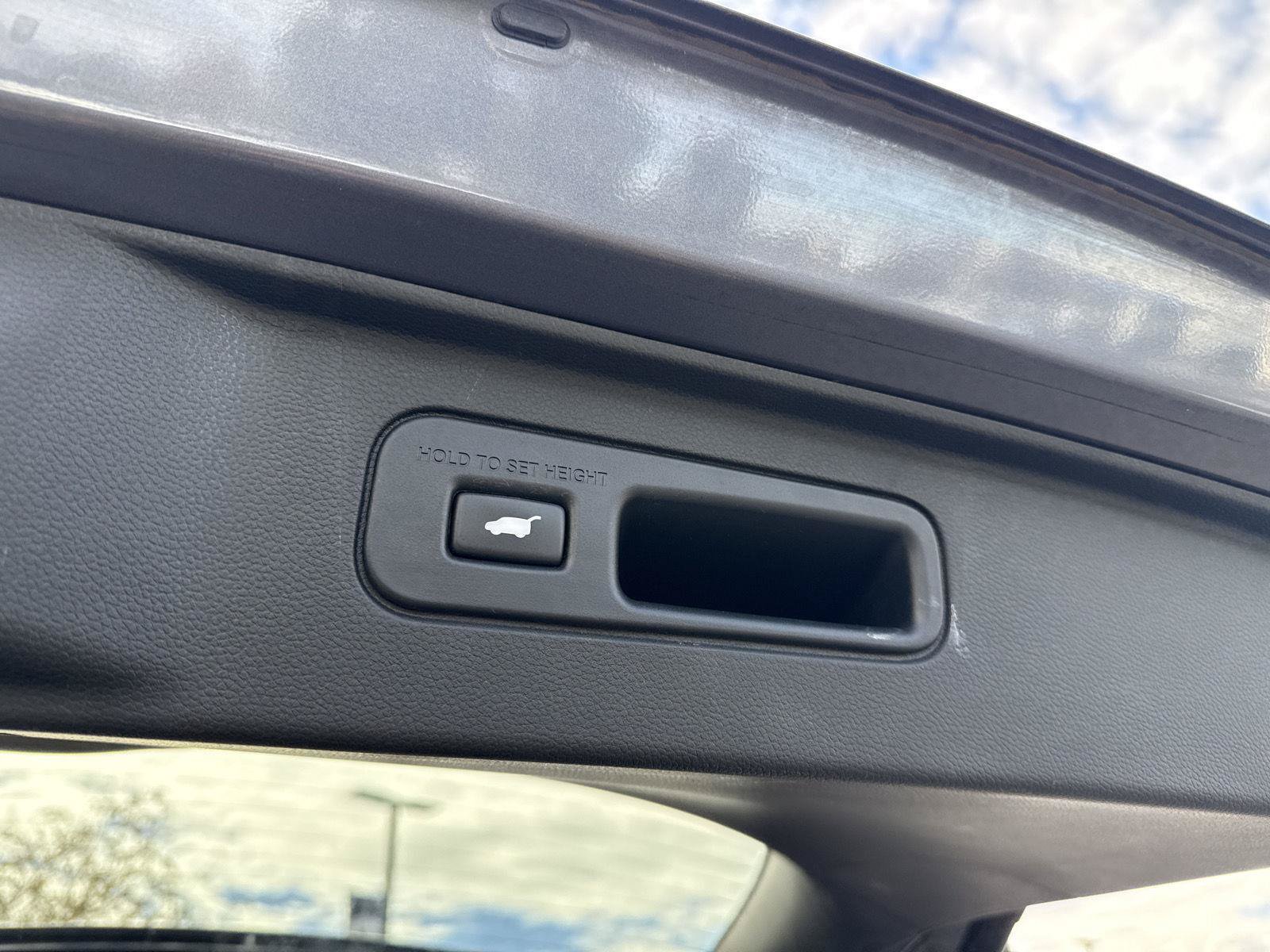 Used 2024 Honda Pilot Touring image 7