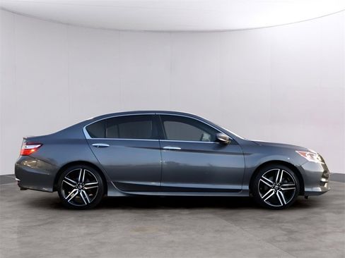 Used 2017 Honda Accord Sport image 4