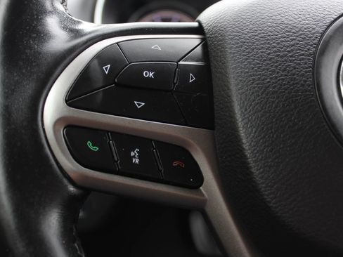 Used 2019 Jeep Cherokee Limited image 27