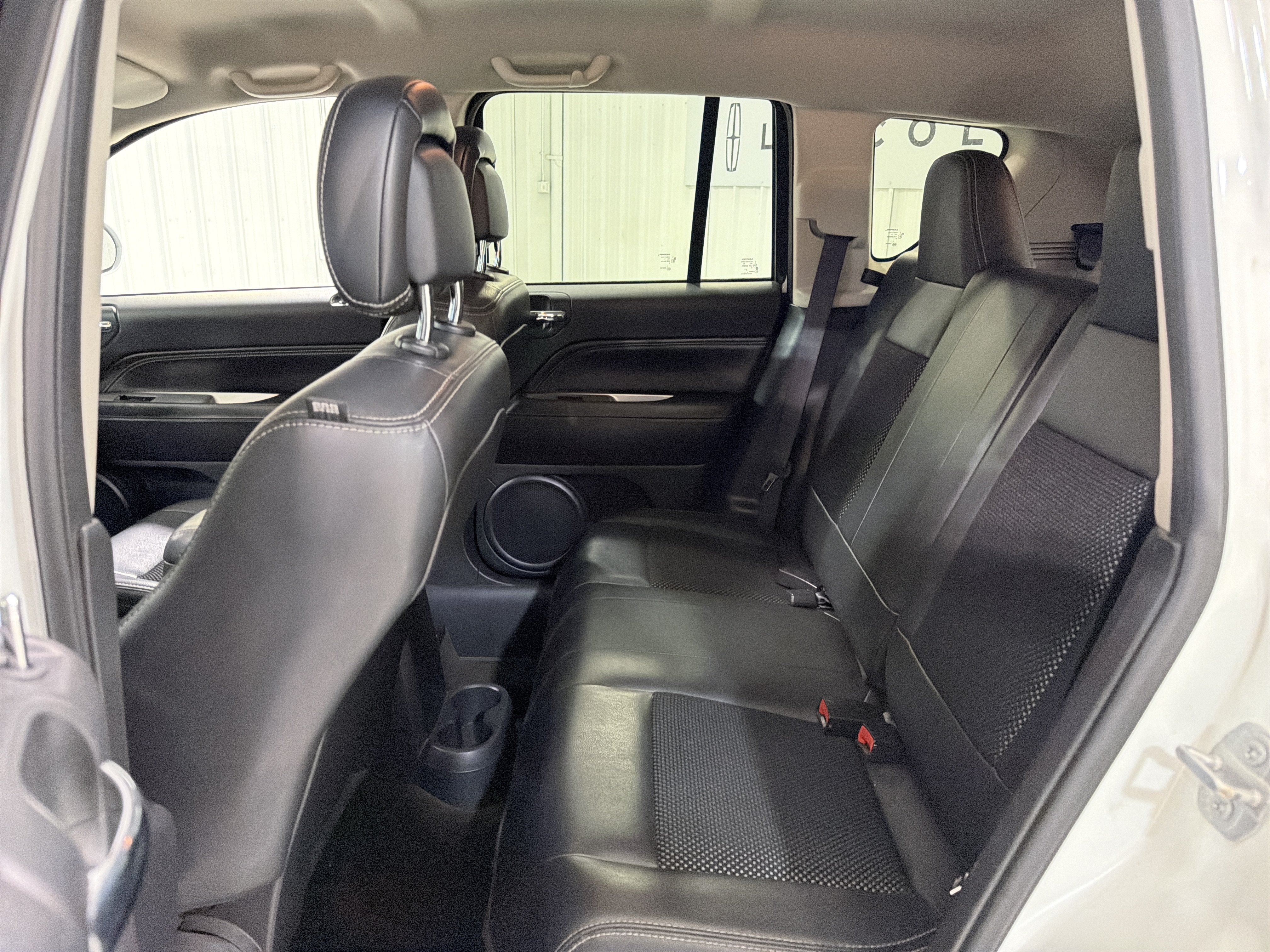 Used 2016 Jeep Compass Latitude FWD image 14