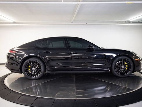 Certified 2023 Porsche Panamera image 8