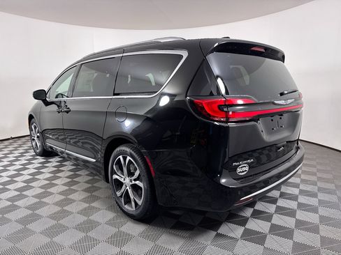 New 2026 Chrysler Pacifica Pinnacle image 27