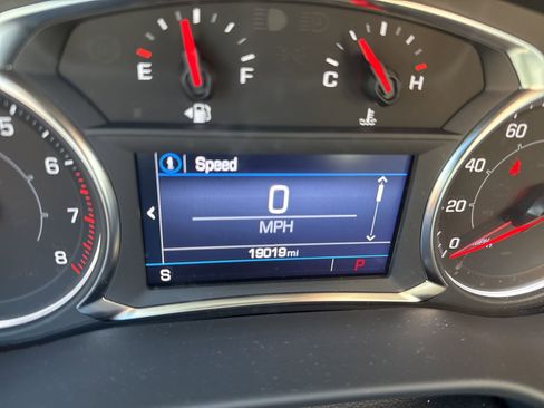 Used 2023 GMC Acadia SLE image 4