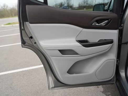 Used 2019 GMC Acadia SLT image 16