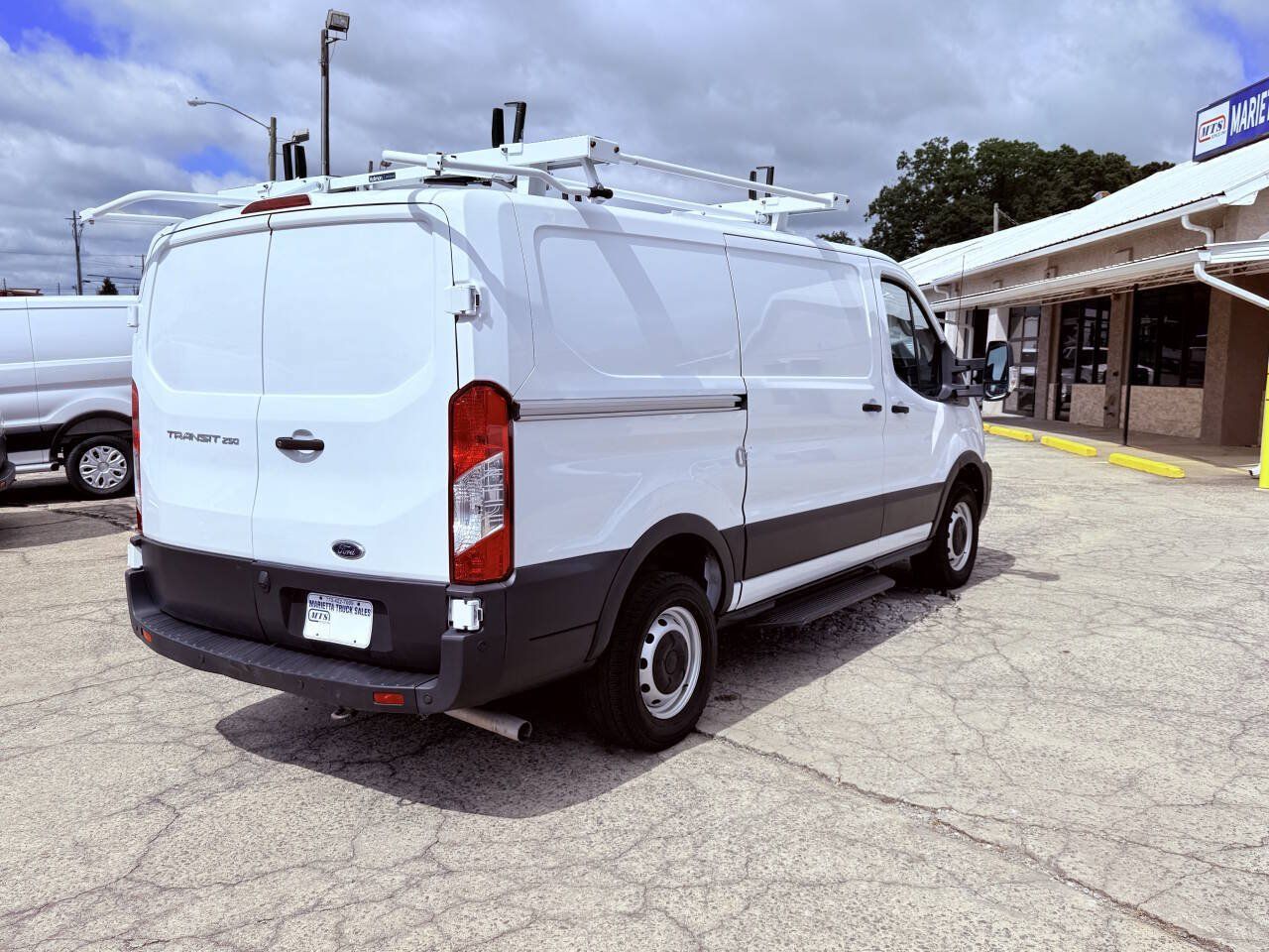 Used 2023 Ford Transit 250 Low Roof w/ Load Area Protection Package RWD image 4