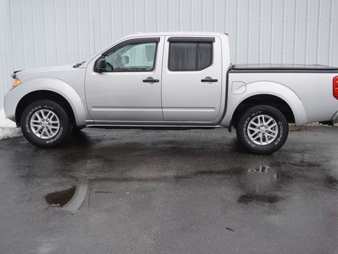 Used 2015 Nissan Frontier SV image 3