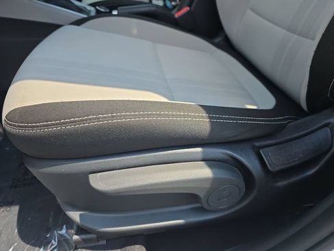 Used 2025 Hyundai Venue SEL FWD image 29