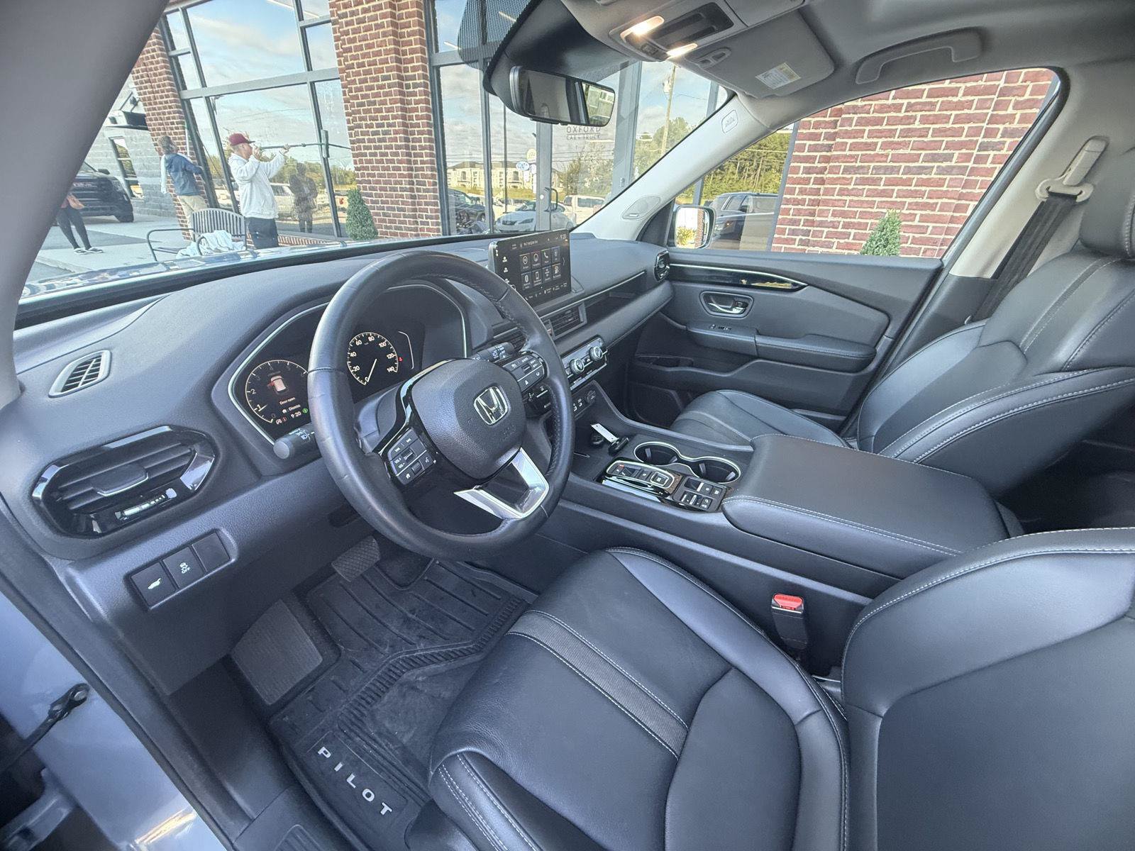 Used 2025 Honda Pilot Touring image 15