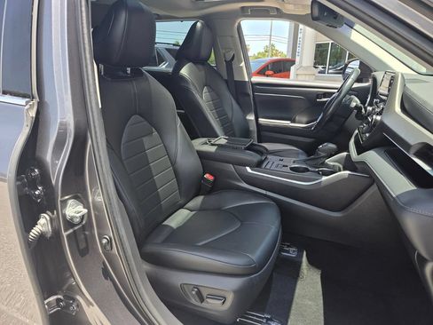 Used 2022 Toyota Highlander XLE FWD image 20