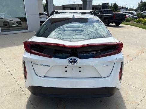 Used 2022 Toyota Prius Prime XLE FWD image 6