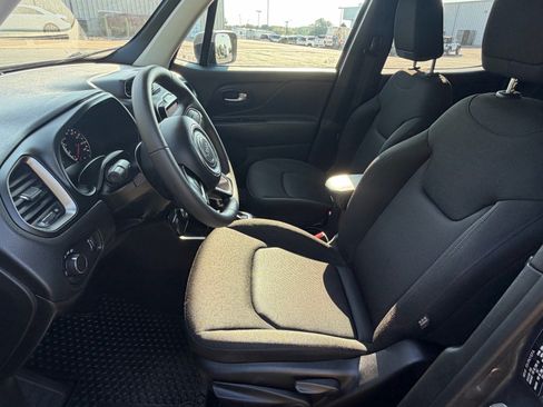 Used 2023 Jeep Renegade Latitude AWD/4WD image 25