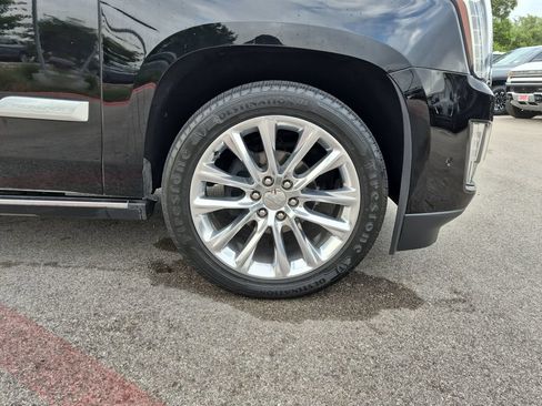 Used 2020 Cadillac Escalade Premium Luxury RWD image 17