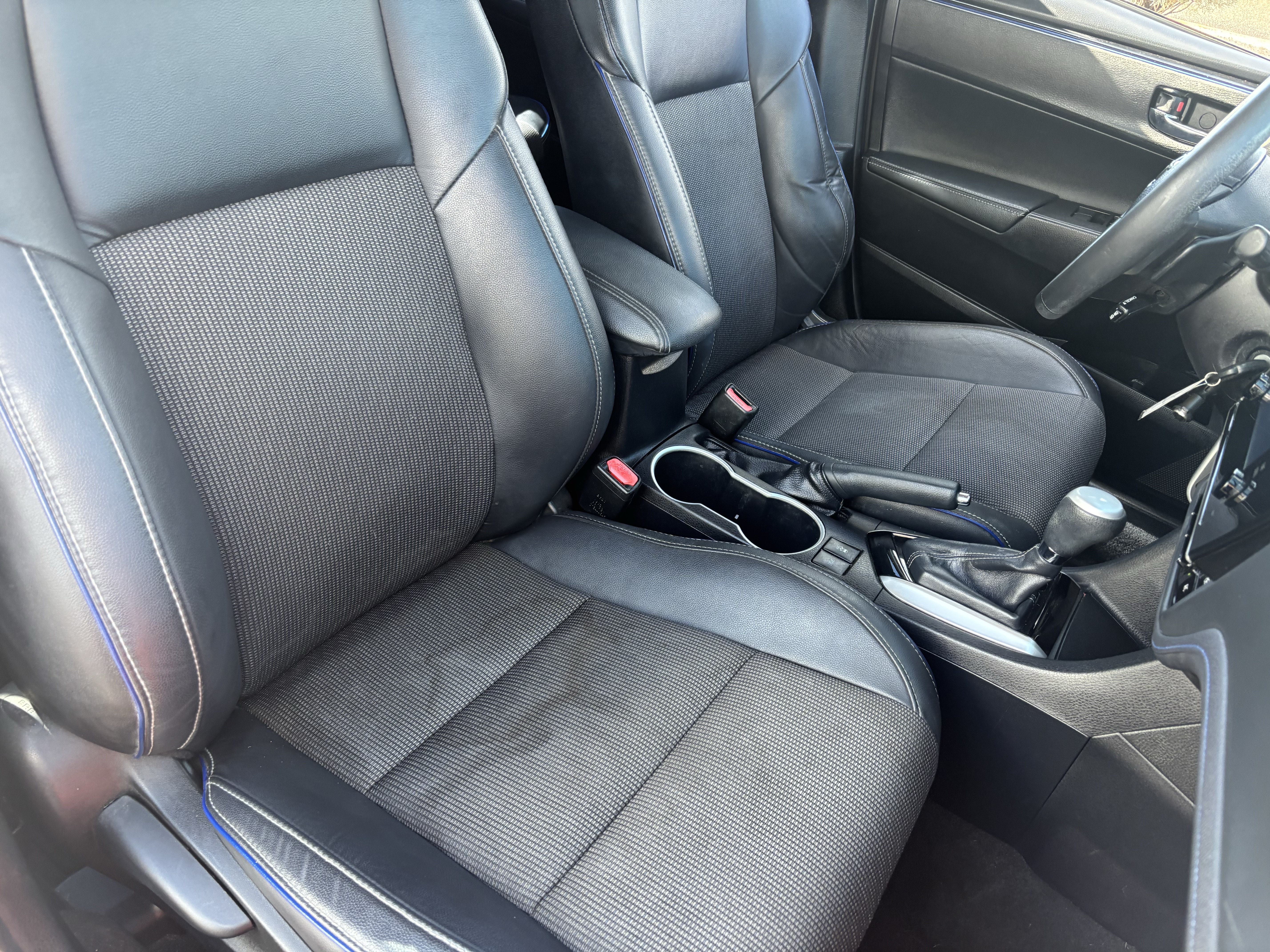 Used 2018 Toyota Corolla SE w/ Carpet Mat Package (TMS) FWD image 8