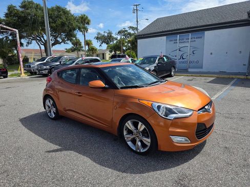 Used 2013 Hyundai Veloster w/ Tech Pkg FWD image 2