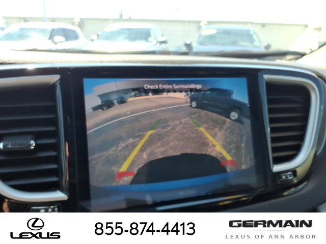 Used 2024 Chrysler Pacifica Touring-L FWD image 23