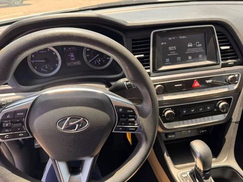 Used 2018 Hyundai Sonata SE w/ Cargo Package FWD image 12
