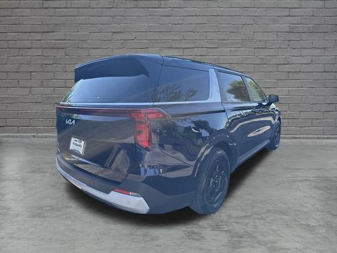Used 2025 Kia Carnival FWD image 8