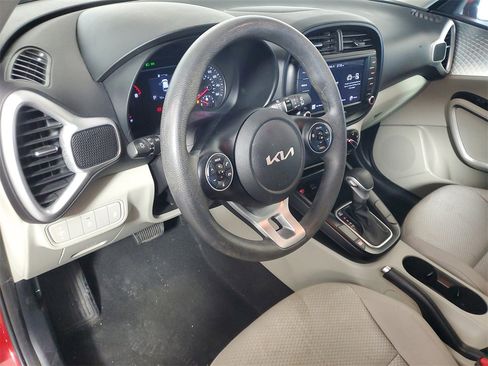 Used 2022 Kia Soul LX image 10